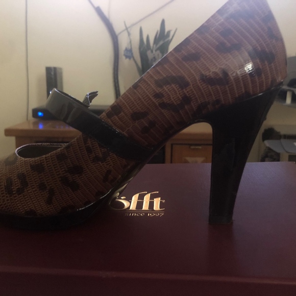 Pumps - Picture 3 of 3